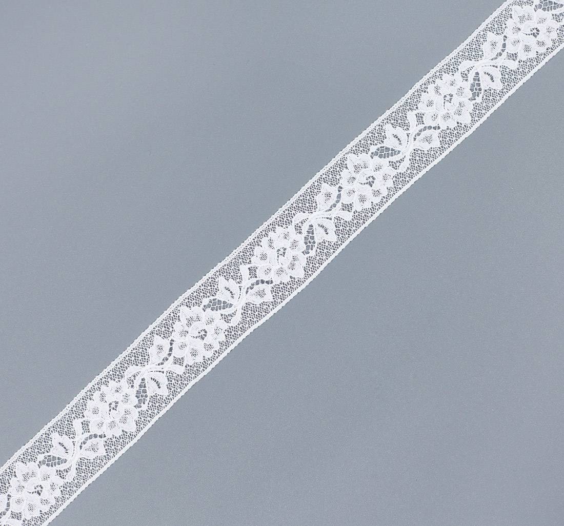 Тесьма кружевная из хлопка. Распустившиеся цветы и пышные листья. Цвет белый в наличии