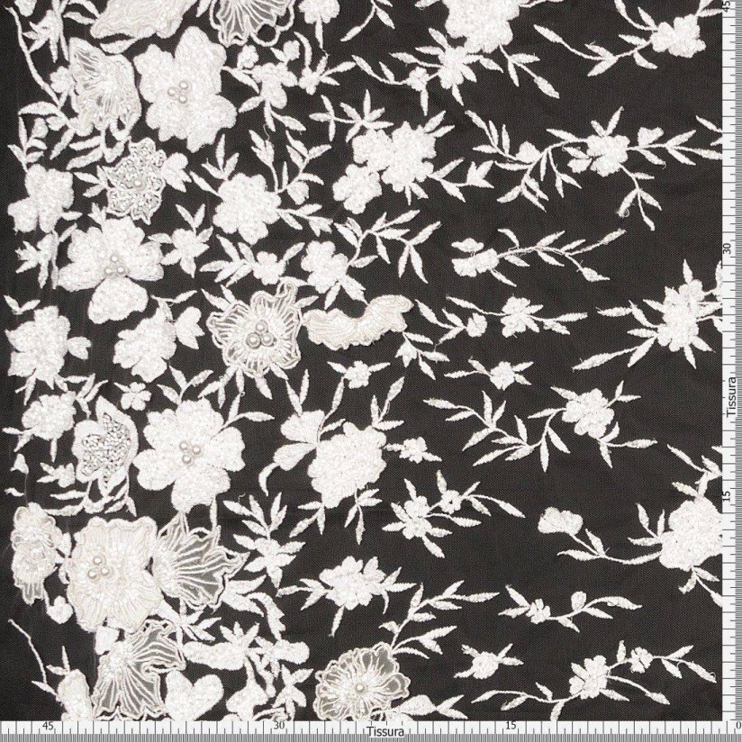 Сетка с вышивкой, аппликациями и декором в наличии