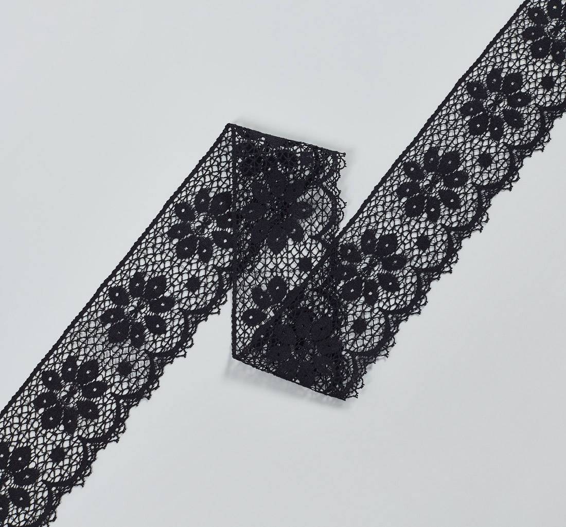 Тесьма кружевная из хлопка. Узор «ромашки». Фестоны по краю. Цвет черный в наличии