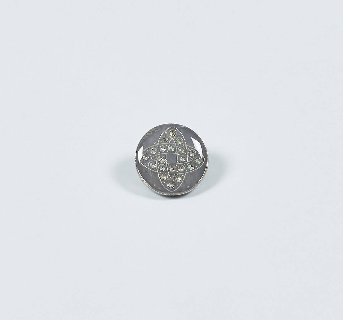 Пуговица металлическая круглая на ножке. Декор "Узел Соломона", стразы Swarovski, эмалевое покрытие. Цвет серебро/серый в наличии