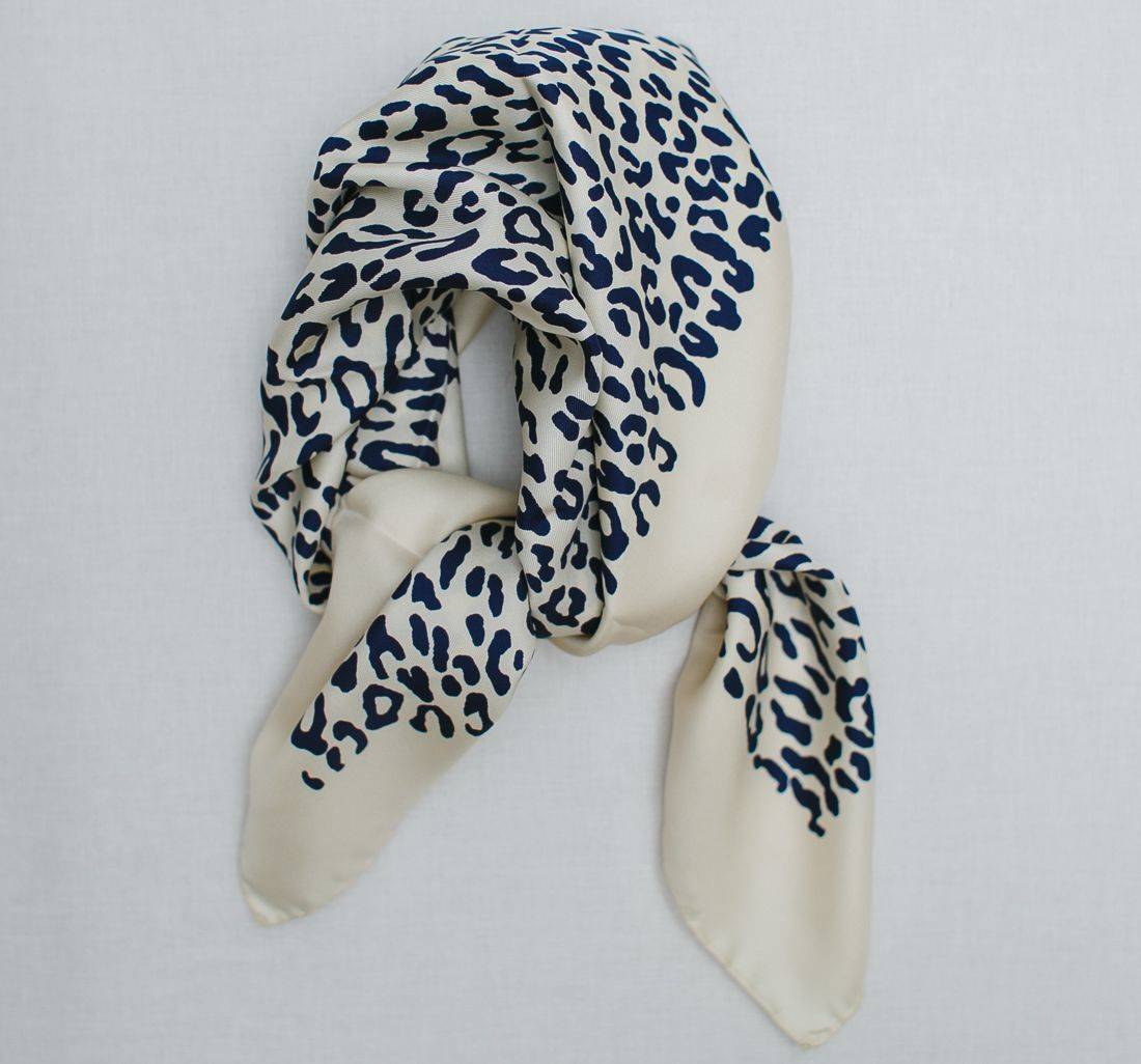 Платок шелковый в наличии