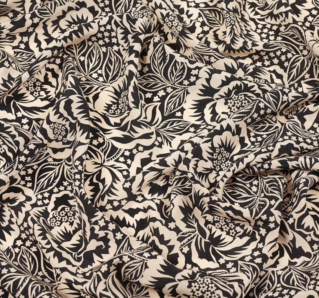 Крепдешин шелковый от Liberty с черно-бежевым цветочным принтом Irene Rose (Роза Ирен) в наличии