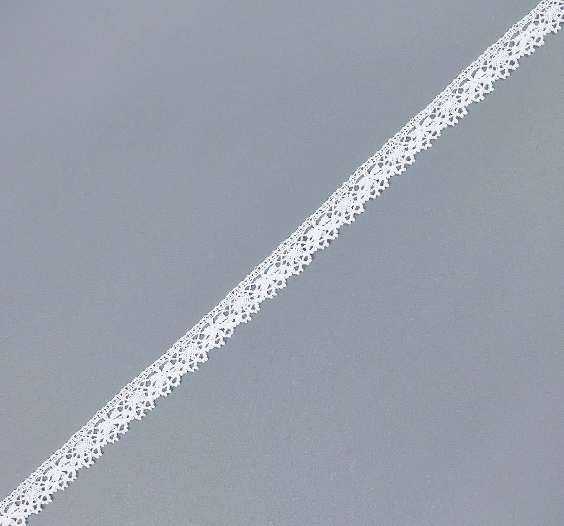 Тесьма кружевная из хлопка. Маленькие банты-бабочки на ажурном фоне. Фестоны по краю. Цвет белый в наличии