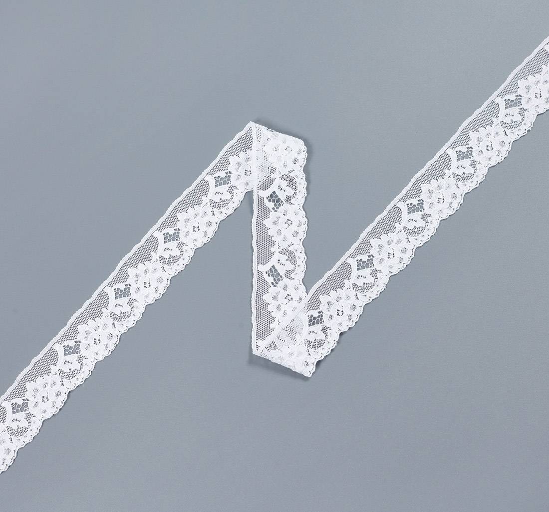 Тесьма кружевная из хлопка. Флористический орнамент на сетке. Фестоны по краю. Цвет белый в наличии