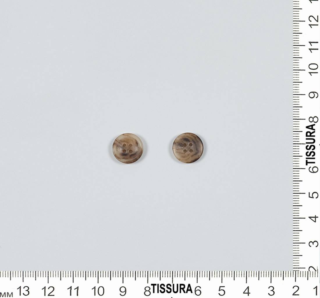 Пуговица из карбамидной смолы на 4 прокола, матовая, имитация натурального рога. Цвет светло-коричневый в наличии