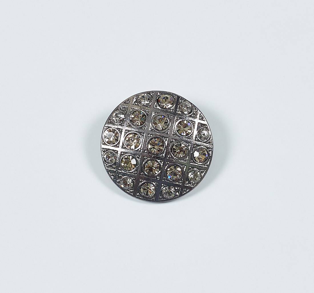 Пуговица круглая на ножке, декорированная стразами Swarovski. Цвет серебро/черный бриллиант в наличии