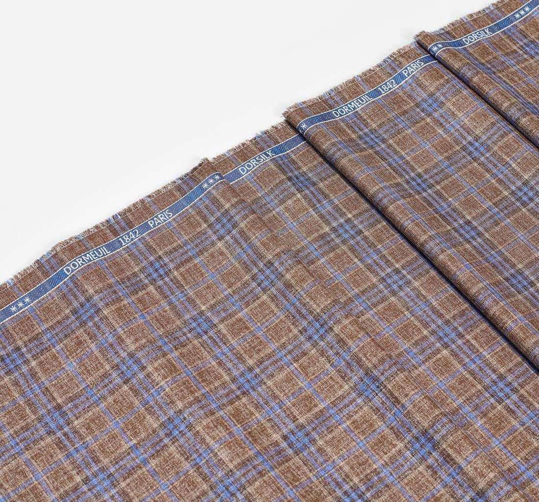 Ткань костюмная из шерсти и шелка из коллекции "Dorsilk" от Dormeuil в коричнево-синюю клетку с эффектом "делаве" в наличии