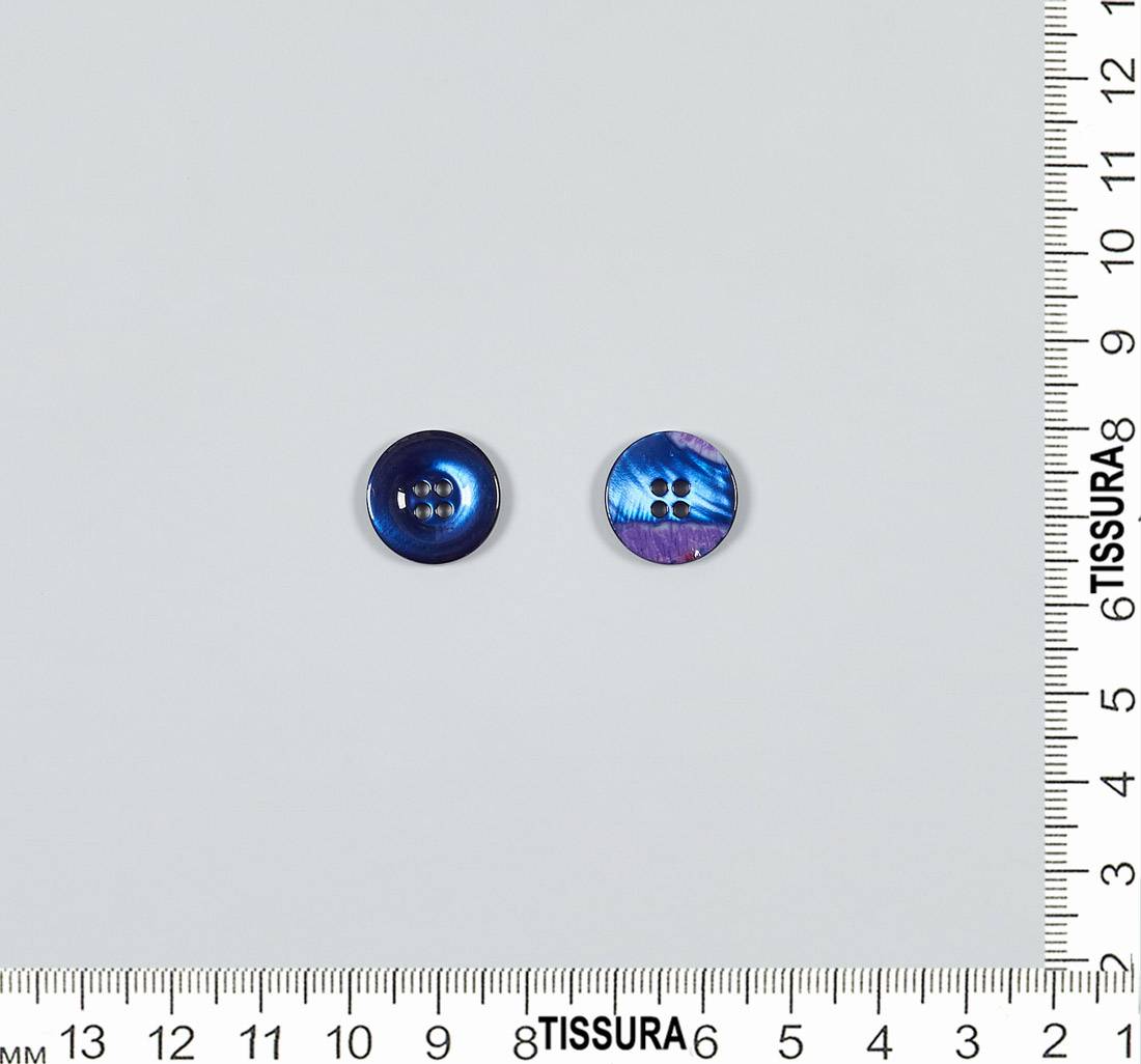 Пуговица перламутровая (трокас) на 4 прокола. Цвет темно-синий в наличии