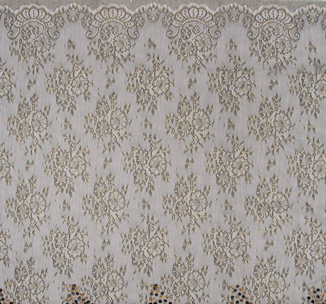 Кружево шантильи с аппликациями в наличии