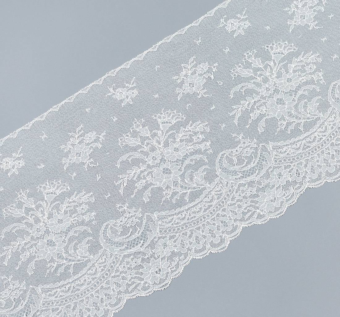 Тесьма кружевная в наличии