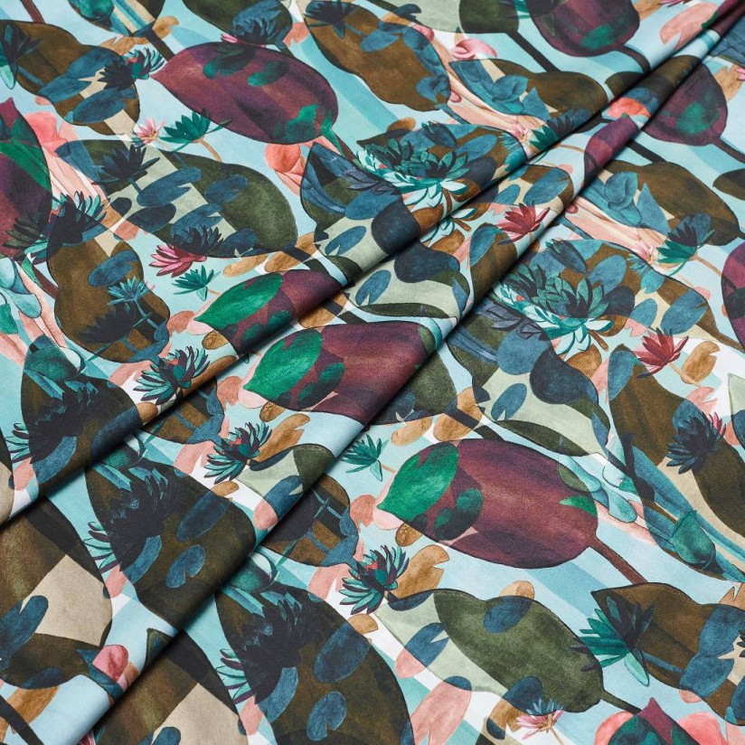Хлопок Tana Lawn™ от английского бренда «Liberty». Принт «Other worldly» (Сверхъестественный). Цвет бирюзовый/зеленый/бордовый в наличии